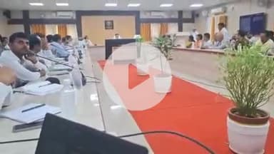 बलरामपुर: विकास भवन सभागार में सीडीओ की अध्यक्षता में जिला सड़क सुरक्षा समिति की हुई बैठक