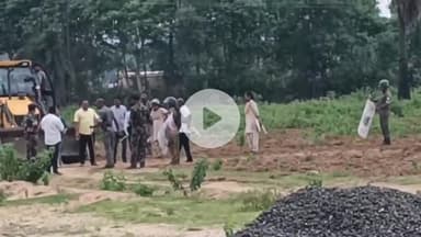 कोडरमा: गुमो में प्रशासन ने सरकारी जमीन पर अतिक्रमण हटाया