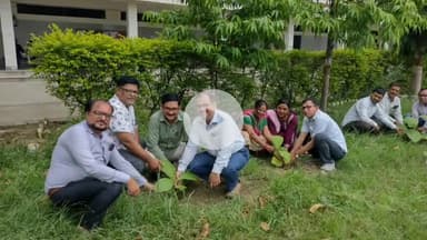 मंझनपुर: जिसने अंधेरे में जलाई शिक्षा की मशाल, उसी के जन्मदिवस पर हरियाली की सौगात, करारी में डॉ. रिज़वी के योगदान को सलाम