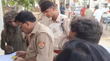 धनौरा: गजरौला के गांव अहरोला तेजवान में चोर समझकर राहगीरों ने पुजारी के साथ की मारपीट