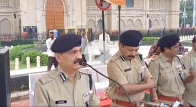 ग्वालियर गिर्द: मानव श्रृंखला बनाकर नुक्कड़ नाटक से महाराज बाड़े पर नशे से दूरी का संदेश दिया गया