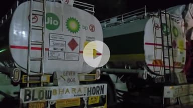 कालपी: जोल्हूपुर के सुनसान इलाके में यूपी एसटीएफ ने मारा छापा, डीजल चोर गिरोह को पकड़कर दो टैंकर व कई ड्रम किए जब्त