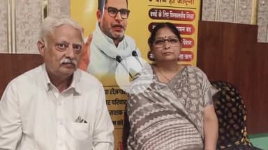 आरा: पटना में जन सुराज के सुप्रीमो प्रशांत किशोर से दुर्व्यवहार के खिलाफ आरा में डॉक्टर पदमा ओझा ने किया प्रदर्शन