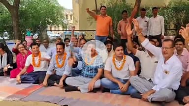 चूरू: डीजे कोर्ट के सामने न्यायिक कर्मचारियों ने शुरू किया आमरण अनशन, ज़िले की 25 अदालतों का काम हो रहा प्रभावित