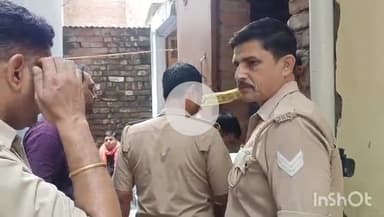 उरई: मोहल्ला कृष्णा नगर में बुजुर्ग महिला की मौत, बेटे ने पत्नी और साल पर हत्या कर जेवर लूटने का आरोप लगाया, मौके पर पुलिस