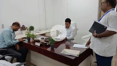 बेतिया: जिला पदाधिकारी ने डीआरसीसी का किया औचक निरीक्षण, योजनाओं की प्रगति की समीक्षा की