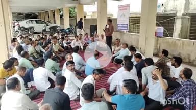 भीलवाड़ा: भीलवाड़ा के न्यायिक कर्मचारी अपनी मांगों को लेकर लगातार सातवें दिन सामूहिक अवकाश पर, पक्षकार व अधिवक्ता परेशान