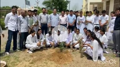 चूरू: औद्योगिक क्षेत्र में हरियालो राजस्थान अभियान के तहत लगाए गए 500 पौधे, समाज कल्याण विभाग के उपनिदेशक ने किया पौधारोपण