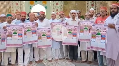 बरेली: नोमहला शरीफ स्थित दरगाह नासिर मियाँ परिसर में अकीदतमंदों के साथ मीटिंग, साबिर झण्डे की ख़ुसूसी तशहिर