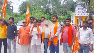 पूरनपुर: अंतर्राष्ट्रीय हिंदू परिषद ने प्रधानमंत्री को संबोधित ज्ञापन तहसीलदार को सौंपा, जनसंख्या नियंत्रण कानून बनाने की मांग की