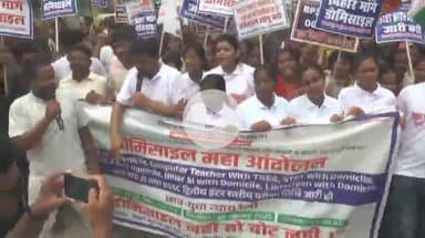 दरभंगा: बिहार में डोमिसाइल की मांग को लेकर दरभंगा में छात्रों का प्रदर्शन