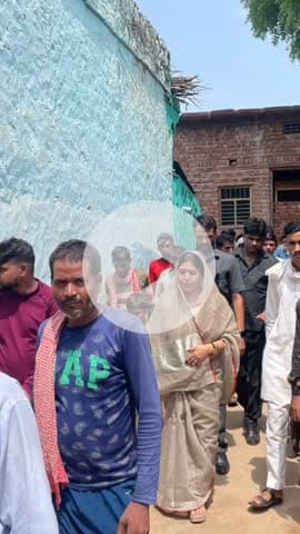 भुसावर: पूर्व सांसद रंजीता कोली हाथौड़ी गांव पहुंची, करंट लगने से मृत व्यक्ति को दी श्रद्धांजलि व जताया दुख