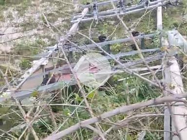 kamal khairwar me ped ped ke chalte transformer gir gaya hai road jaam hai