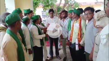 जलेसर: बड़े मियां दरगाह पर हो रहा बंदर बांट, पीने के पानी की व्यवस्था नहीं, ऑइंकियू के पदाधिकारियों ने जलेसर में किया धरना