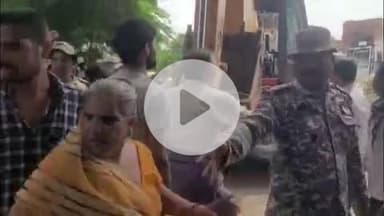 फिरोज़ाबाद: आशफाबाद चौराहे के पास अतिक्रमण हटवाने गई नगर निगम की परिवर्तन दल की टीम के साथ हुई अभद्रता, टीम को दौड़ाया, वीडियो वायरल