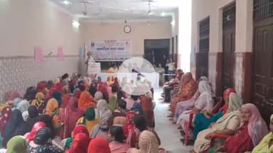 भिवानी में  महिला समिति   सामाजिक न्याय जत्थे का स्वागत करते हुए किसान सभा के जिला उप प्रधान व माकपा नेता का० ओम प्रकाश