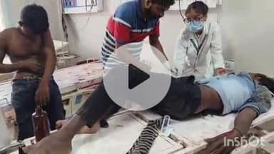 आरा: बस स्टैंड ओवर ब्रिज के समीप डिवाइडर से बाइक टकराई, चार लोग हुए जख्मी