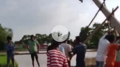 सहार: तेज आंधी में खेत में गिरा 11 हजार वोल्ट का पोल, बिजली विभाग के कनीय अभियंता ने ठीक कर बिजली आपूर्ति चालू की