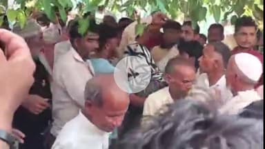 अमरोहा: गांव श्यामपुर में रोजगार सेवक की जांच करने पहुंची टीम के सामने गांव वालों में हुई मारपीट, टीम वापस लौटी