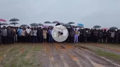 मेसर्स नलवा स्टील की माइनिंग के लिए जनसुनवाई का भारी विरोध ग्रामीणों ने टेंट नही लगने दिया भारी बारिश के बीच मैदान में ड