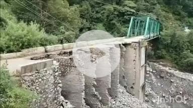 राजगढ़ी: सड़क मार्ग से संपर्क कटने के कारण कुपड़ा, कुनसाला व त्रिखली के ग्रामीण गांव तक नहीं पहुंचा पा रहे खाद्यान्न