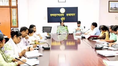 खूंटी: समाहरणालय सभागार में उपायुक्त की अध्यक्षता में झारखंड शिक्षा परियोजना एवं मध्याह्न भोजन योजना की समीक्षा बैठक की गई