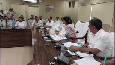 अमरोहा: अमरोहा के स्कूलों में स्कूल वाहनों को लेकर डीएम ने ली बैठक, कहा- बच्चों की सुरक्षा से नहीं होगा समझौता