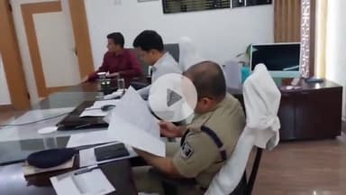 बेतिया: नागपंचमी व महावीरी झंडा को लेकर शांति समिति की बैठक सम्पन्न, ड्रोन से निगरानी और अफवाह फैलाने वालों पर शिकंजा