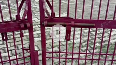 जलेसर: गांव जमों के पंचायत घर को अज्ञात चोरों ने बनाया निशाना, ताले तोड़कर इनवर्टर बैटरी की चोरी की