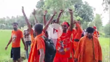 लंभुआ: लम्भुआ तहसील क्षेत्र के जद्दूपुर हेडवा से बाबा विश्वनाथ धाम के लिए कांवड़ियों का जत्था रवाना