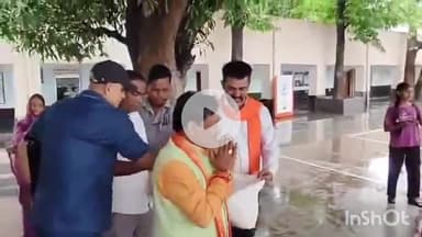 जगदलपुर: बाबा बैजनाथ धाम के लिए 50 से ज्यादा शिवभक्तों का जत्था रवाना, सांसद महेश कश्यप ने पुष्प वर्षा कर किया रवाना