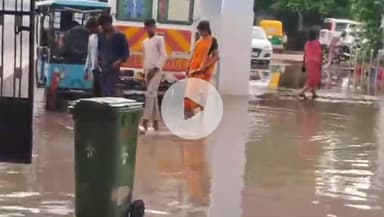 मोहनिया: अनुमंडल अस्पताल मोहनिया के कैंपस में लगभग 1 फीट तक भरा नाले का गंदा पानी, संक्रमण फैलने की आशंका से ग्रामीण भयभीत