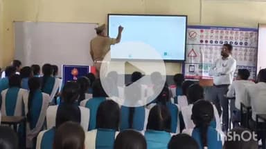 बलरामपुर: सरदार वल्लभभाई पटेल इंटर कॉलेज ग़ालिब पुर में प्रभारी यातायात ने छात्र-छात्राओं को सड़क दुर्घटनाओं से बचने की दी जानकारी