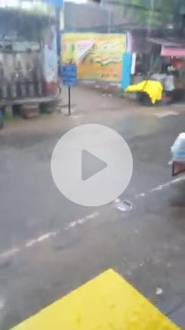 उतरौला: उतरौला में झमाझम बारिश ने किया जनजीवन प्रभावित, इतनी जोरदार बारिश से लोगों का चलना हुआ दुश्वार