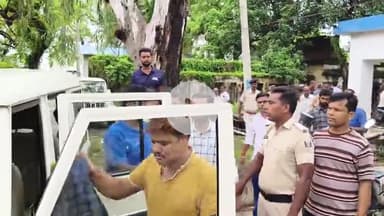 सिरदला: सिरदला में राजस्व कर्मचारी सह राजस्व अधिकारी को 50 हजार रुपये की घूस लेते पटना निगरानी ने किया गिरफ्तार