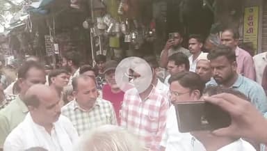 श्योपुर में 50 साल से काबिज गुमठी वालो को प्रशासन शहर व्यवस्था में हटा रहा है हमारी मांग है कि इनको जगह देकर बसाया जाए प्रशासन से बात की