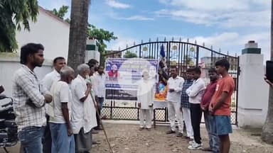 महाराजगंज: विद्यालय मर्जर नीति के विरोध में अहिरौली में AJP ने लगाया चौपाल, गांव-गांव चलाएगी जनजागरण अभियान