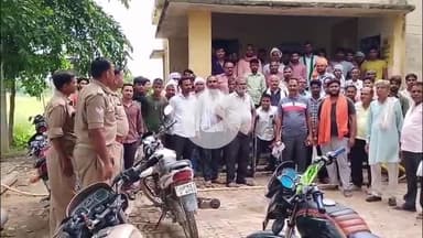 जलेसर: इसौली बिजलीघर पर बिजली कटौती को लेकर क्षेत्रीय किसानों ने किया धरना प्रदर्शन, मौके पर पहुंचे विद्युत विभाग के अधिकारी