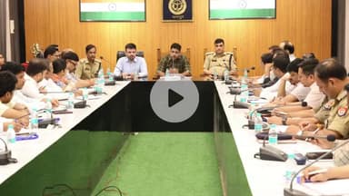 रामपुर: कलेक्ट्रेट सभागार में डीएम ने अधिकारियों के साथ RO-ARO की परीक्षा की तैयारियों को लेकर की समीक्षा बैठक