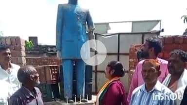 बागपत: कारगिल विजय दिवस पर कांग्रेस कार्यकर्ताओं ने अमीनगर सराय में फिरोज गांधी की मूर्ति के पास मोमबत्ती जलाकर दी श्रद्धांजलि