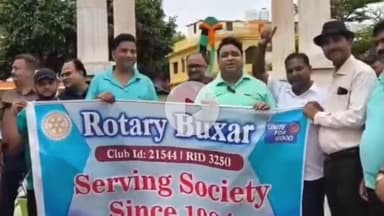 बक्सर: कारगिल विजय दिवस पर रोटरी क्लब ने बक्सर शहीद स्मारक पर शहीद जवानों को श्रद्धांजलि दी