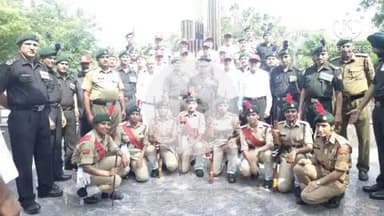 भिवानी: भिवानी के नेहरू पार्क स्थित शहीद स्मारक में कारगिल विजय दिवस मनाया गया, शहीदों को किया नमन