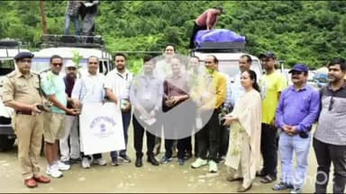 डुंडा: त्रिस्तरीय पंचायत चुनाव के लिए भटवाड़ी ब्लॉक के दूरस्थ गांव के लिए छह पोलिंग पार्टियां रवाना हुईं