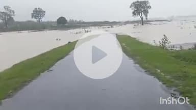 जैतपुर: जमोडी बांध का पानी सड़क पर आने से मार्ग बंद, केशवाही में पुलिस तैनात