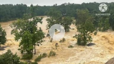 मुरहू: भारी बारिश से उफान पर पंचघाघ जलप्रपात