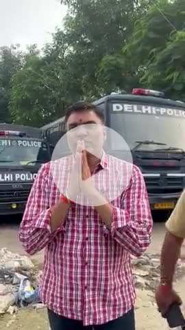 खजूरी थाना रोड का गंदा पानी का मुद्दा जब सोशल मीडिया पर गरमाया तो कपिल मिश्रा ने निकलवाया नाले का पानी ||