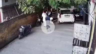 बरेली: सपा नेताओं की गुंडागर्दी का वीडियो वायरल, व्यापारी से मारपीट का मामला कोतवाली थाना क्षेत्र का
