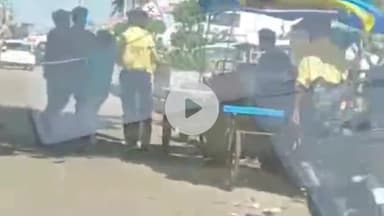 महाराजगंज: महराजगंज के सदर कोतवाली क्षेत्र के उद्योग चौराहे के समीप दो पक्षों में मारपीट, वीडियो हुआ वायरल