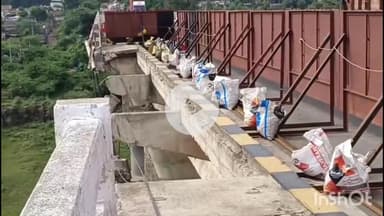 धरमपुरी: एक माह बाद भी नहीं सुधरी खलघाट स्थित नर्मदा पुल की हालत, टूटी रेलिंग में नहीं हुआ सुधार #jansamasya