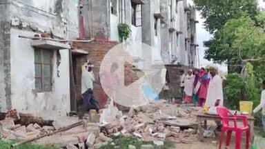 बहराइच: बहराइच जिले में अवैध अतिक्रमण के खिलाफ नगर पालिका की टीम ने की कार्रवाई